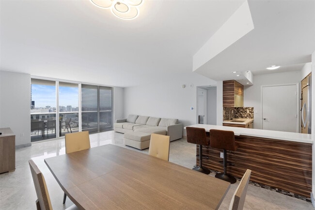 Building Photo - 18911 Collins Ave