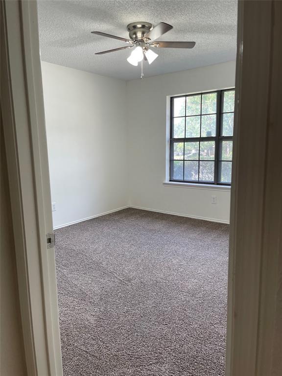 Building Photo - 2200 Oak Hill Dr