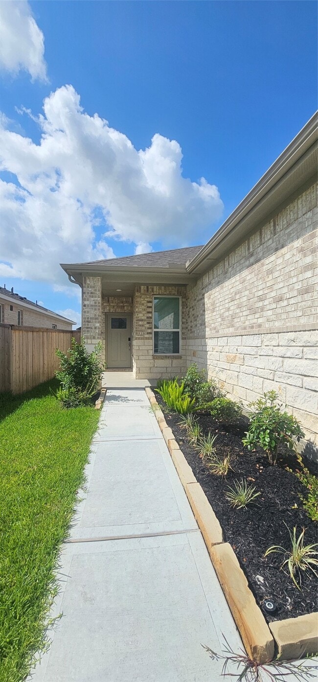 Building Photo - 29215 Farmhouse Ests Dr