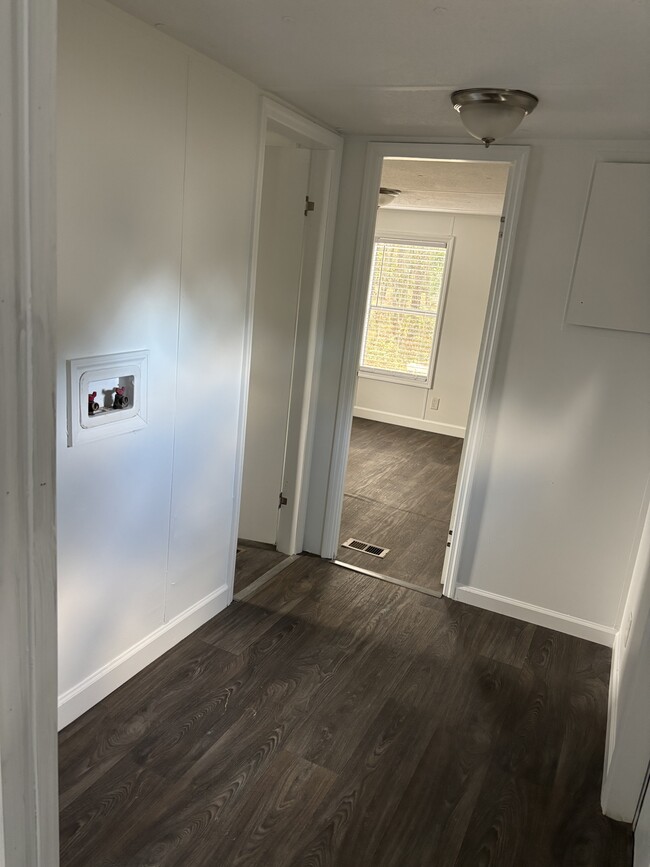 Foto del edificio - 527 Wancy Cir