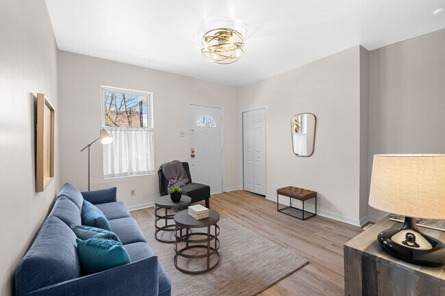 Foto del edificio - FULLY UPDATED 2 BR, 1 BA Single Family Home in Edgewood - SHARP!