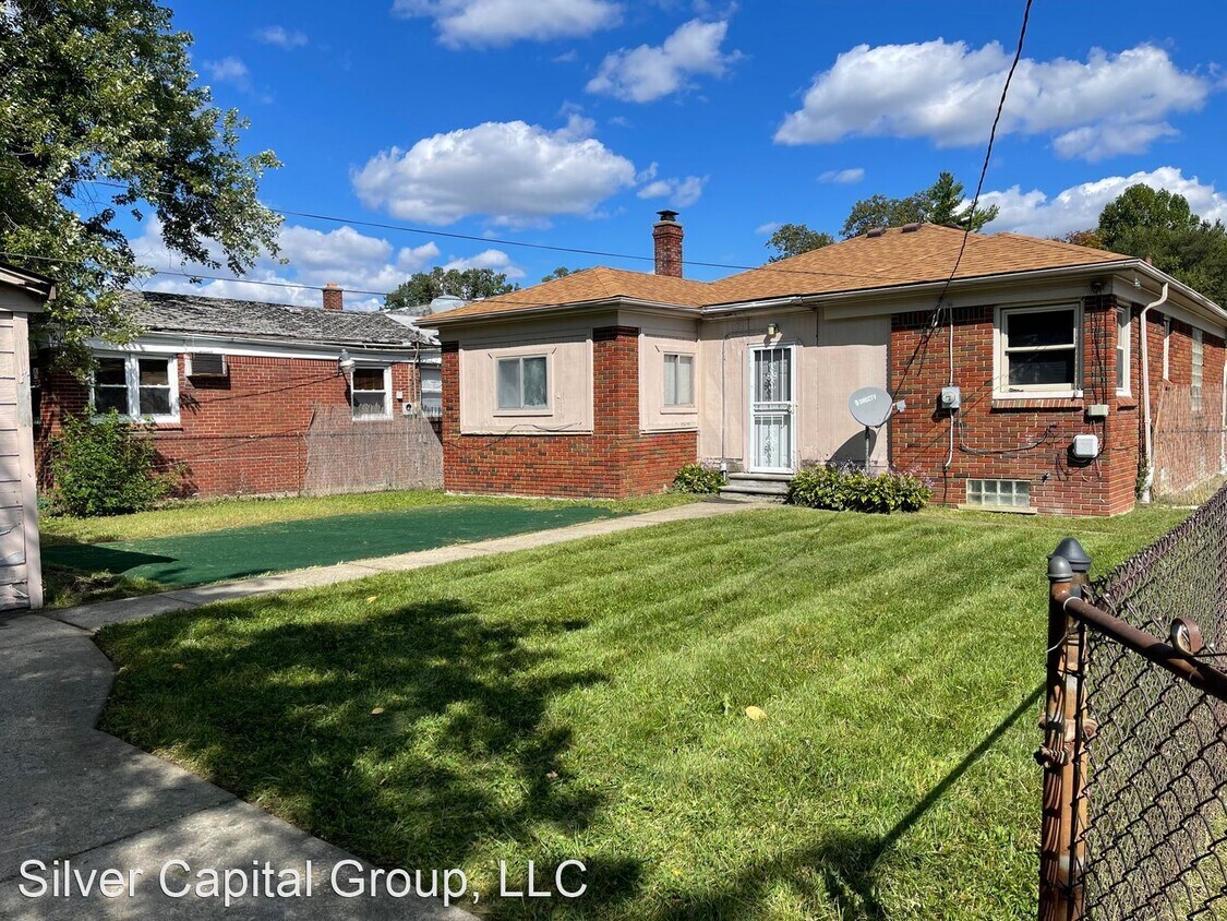 3 br, 1 bath House 20401 Strathmoor House Rental in Detroit, MI