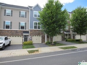 Building Photo - 2407 Cook Dr