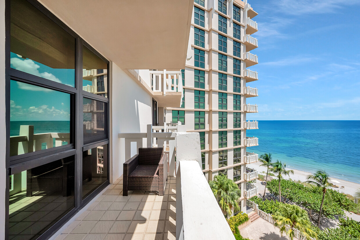 Foto principal - 1111 Crandon Blvd