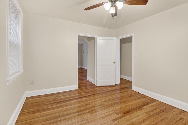 Building Photo - 6133 Parkway Dr