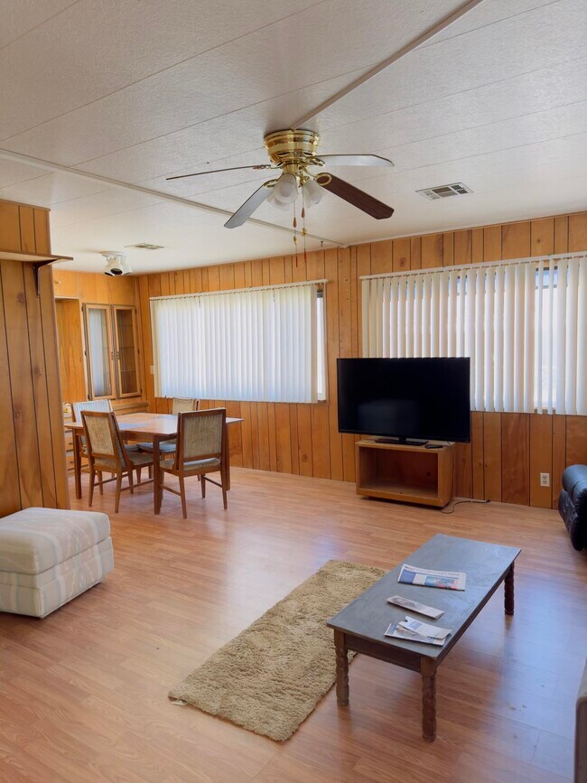 Foto del edificio - 1813 Riviera Dr