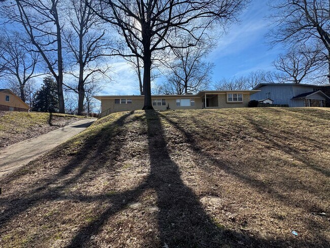 Foto del edificio - 1251 Singing Trees Dr