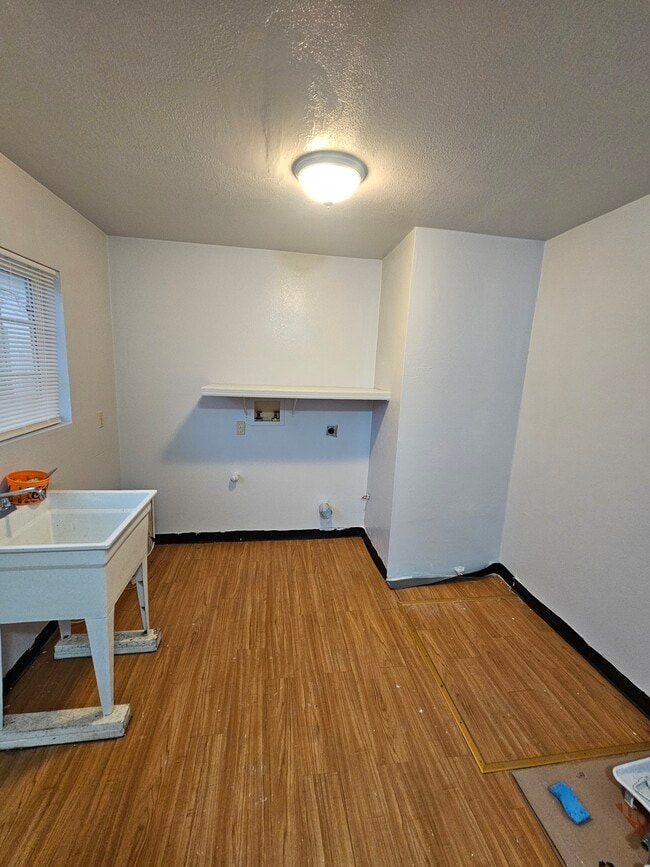 Building Photo - 880 Capay Rd