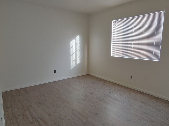 Building Photo - 1884 Nebula Dr
