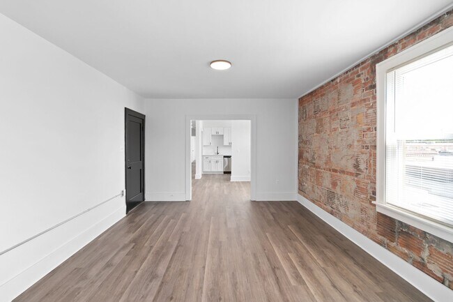 Foto del edificio - Third Floor Two Bedroom Unit Available