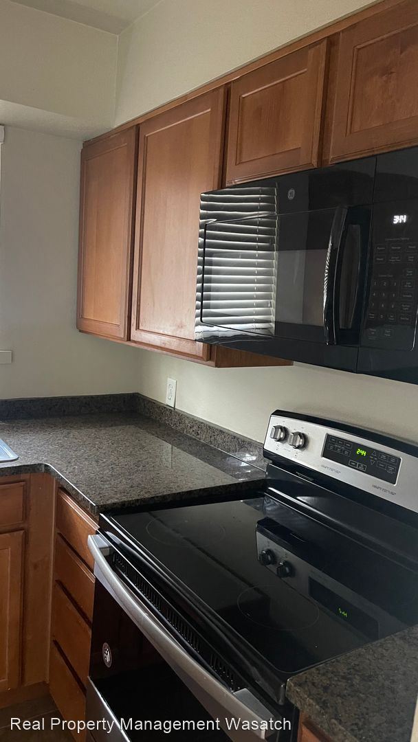 Building Photo - 2 br, 1 bath House - 846 e Cedar Pine #31