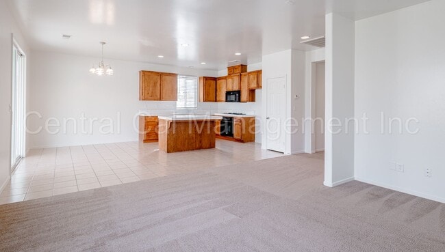 Building Photo - 3 Bedroom/2 Bath home located in the Desired Northwest - $2395 per Month!
