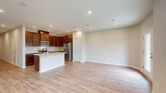 Building Photo - 5081 Dayflower Dr