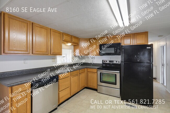 Foto del edificio - 8160 SE Eagle Ave
