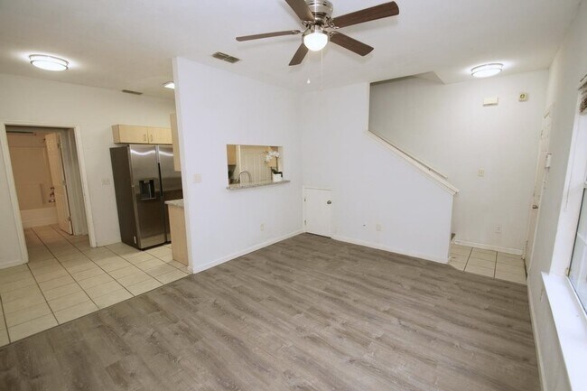 Building Photo - 3100 Dian Rd
