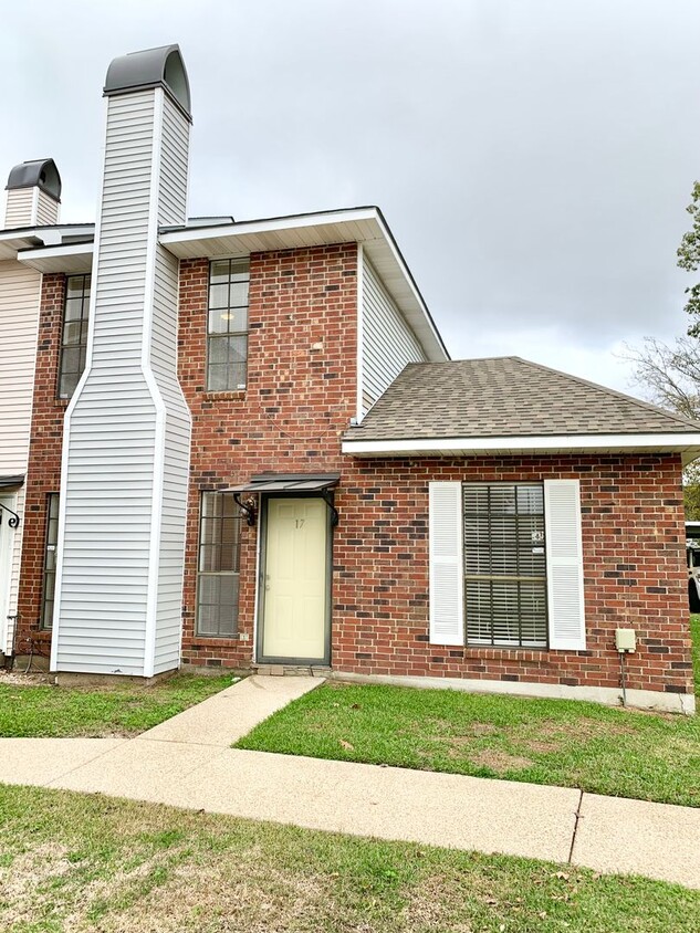 Foto principal - 3BD/2BA Townhouse for Lease in Old Hammond...