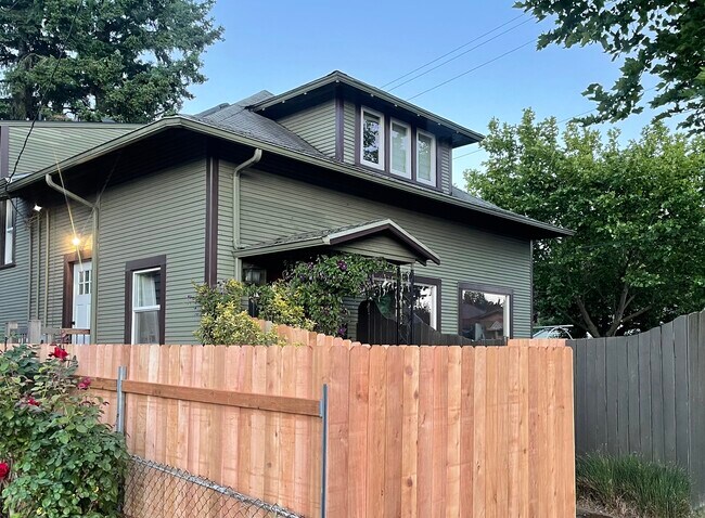 Building Photo - 7410 N Albina Ave