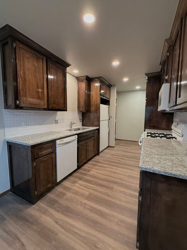 Building Photo - Complete new remodel 3-2-2 home off Broadw...