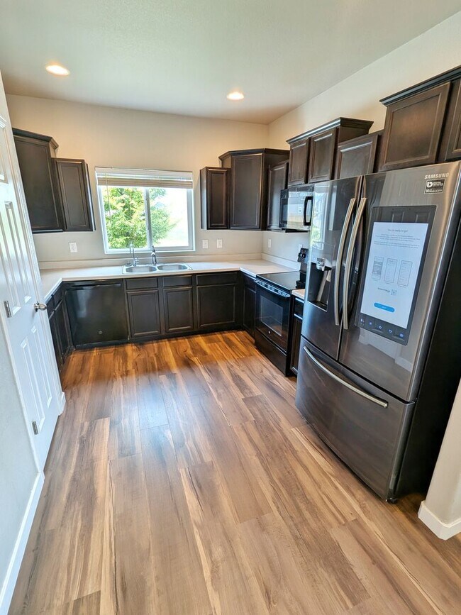 Building Photo - 9625 Rubicon Dr