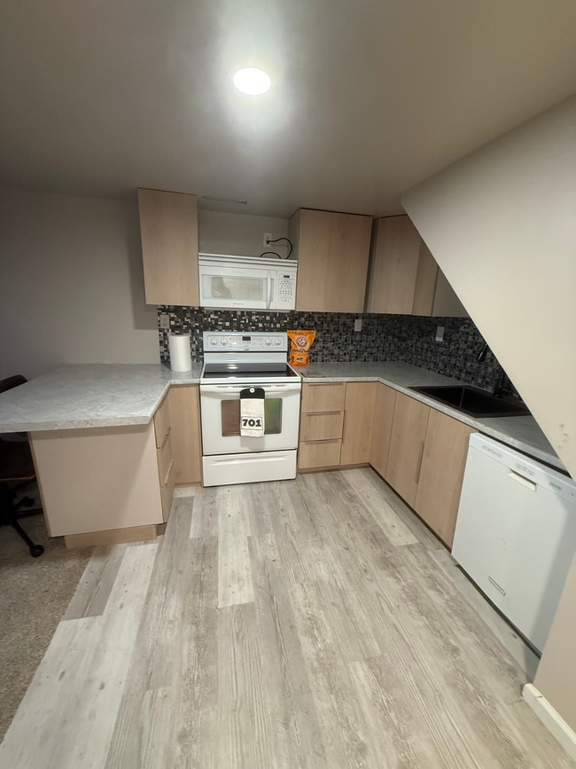 Building Photo - 120 Park Dr