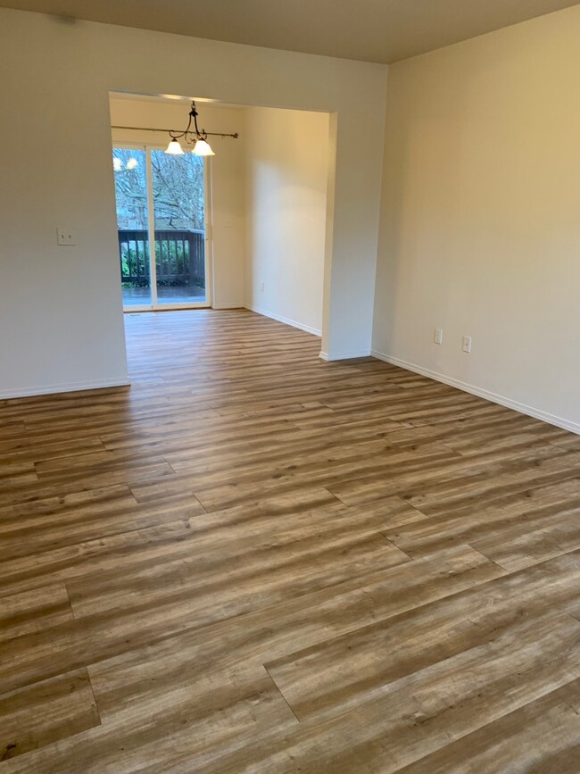 Foto del edificio - 465 N Cedar St