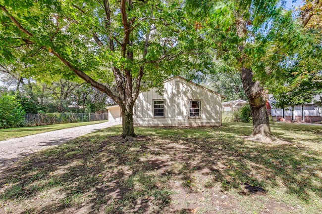Building Photo - Beautifully Remodeled 3 bedroom/ 1 bath home!
