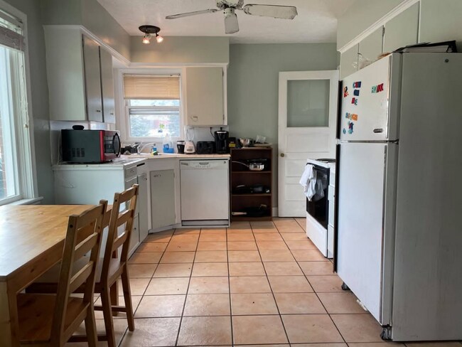 Foto del edificio - 1368 Davis Ave