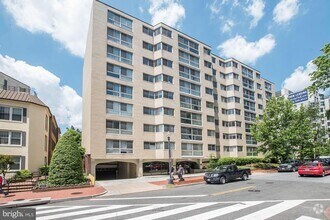 Building Photo - 922 24th St NW