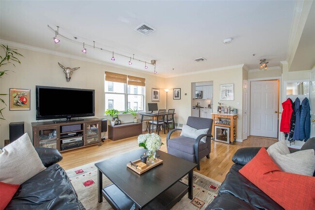 Building Photo - 1201 Willow Ave