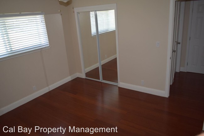 Building Photo - 949 Villa Ave