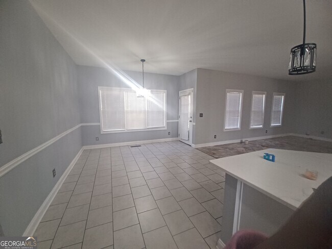 Building Photo - 621 Waterstone Dr SW