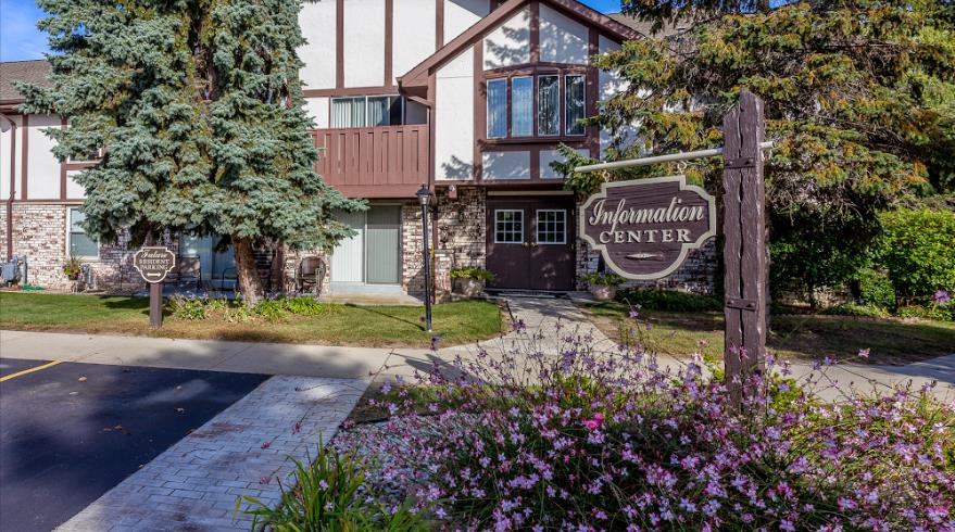 Foto principal - English Meadows Apartment Homes, Greenfield WI