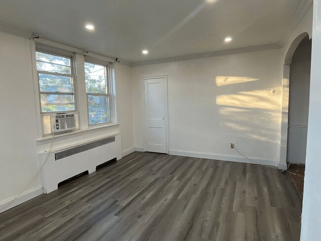 Building Photo - 6801 Kindred St