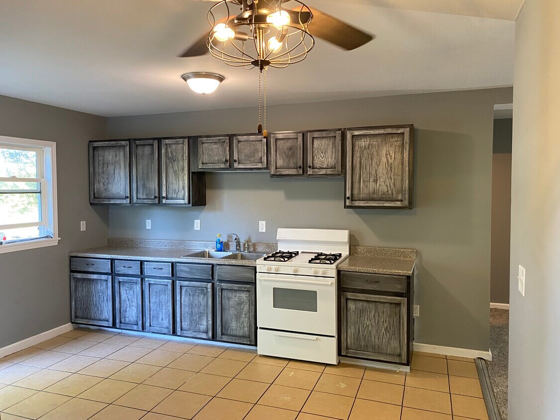 Foto principal - 13340 Morse St