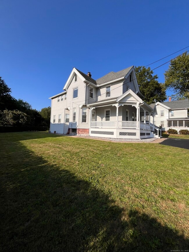 Building Photo - 702 Farmington Ave