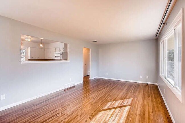 Building Photo - 1000 Ponderosa Dr