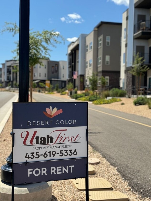 Primary Photo - Desert Color Condo! Furnished!