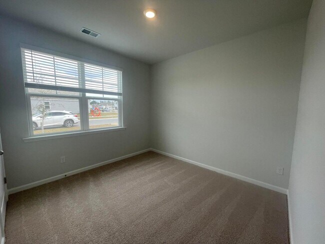 Foto del edificio - 206 Oakwood Blvd