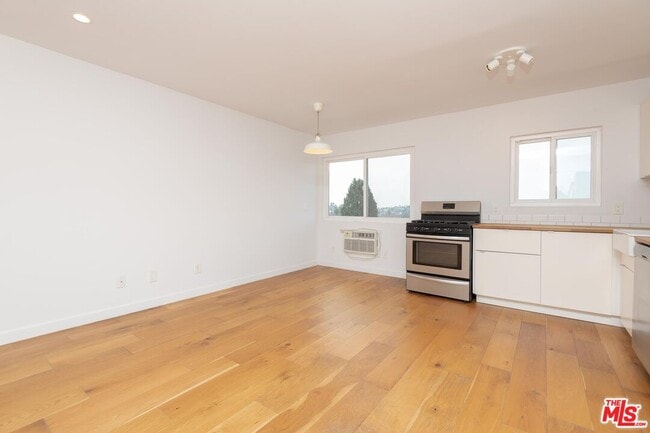 Foto del edificio - 3933 Marathon St