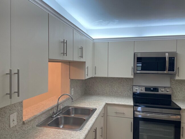 Building Photo - 1780 Hammock Blvd