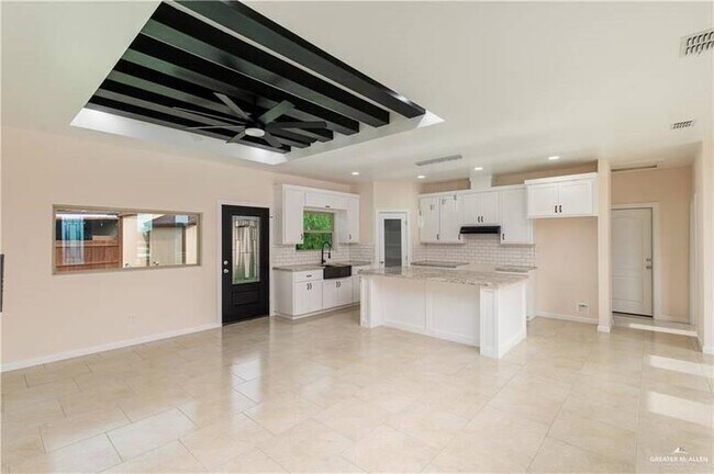 Building Photo - 2600 Vivien Dr