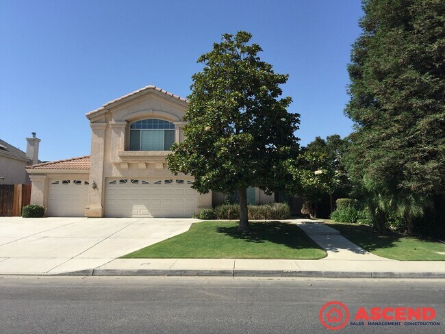 Foto del edificio - Stunning 5 Bedroom In Gated Community!