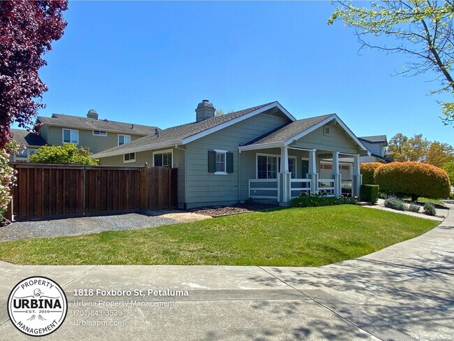 Foto del edificio - Darling Petaluma East Side Home with RV Pa...