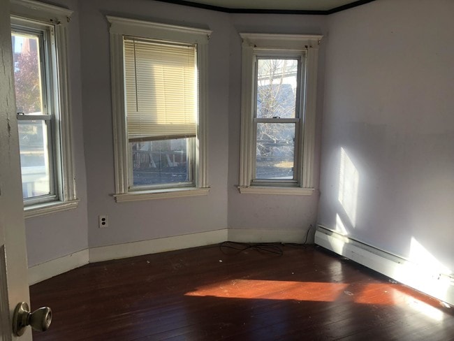 Building Photo - Spacious 2 Bedroom, Deleaded, Available NOW