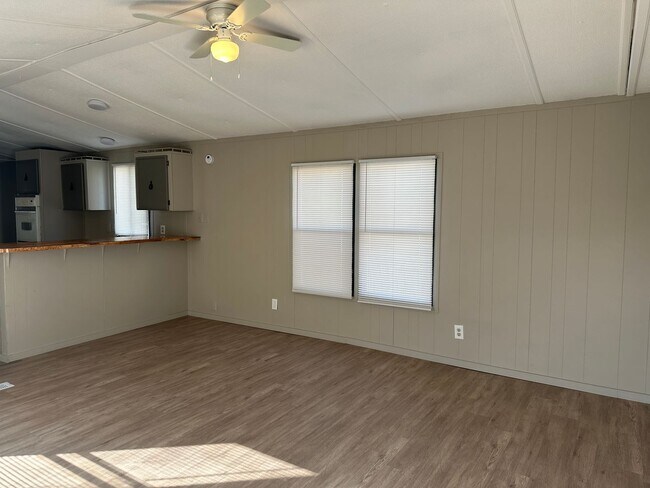 Building Photo - 3/2 Trailer house, newly painted inside and out!