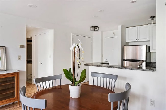 Foto del edificio - 42 8th St