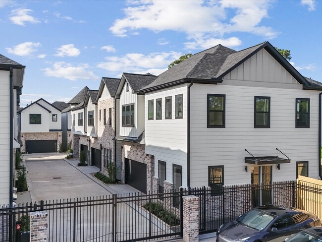 Foto del edificio - 2598 W Tidwell Rd