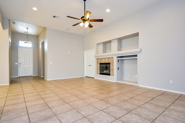 Foto del edificio - 9048 Blue Raven Ave