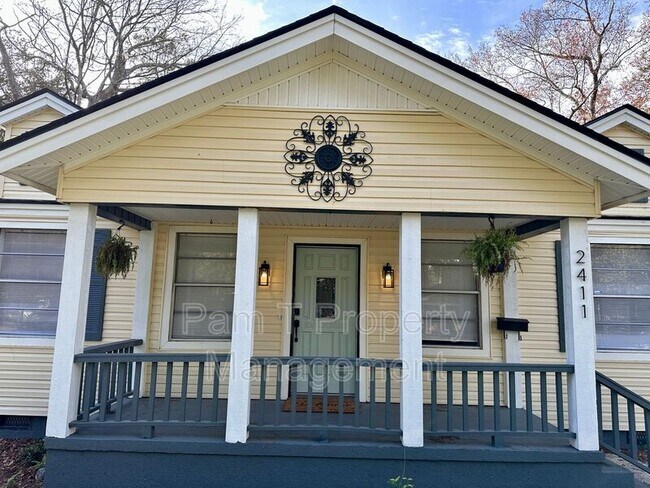 Foto del edificio - 2411 E 39th St