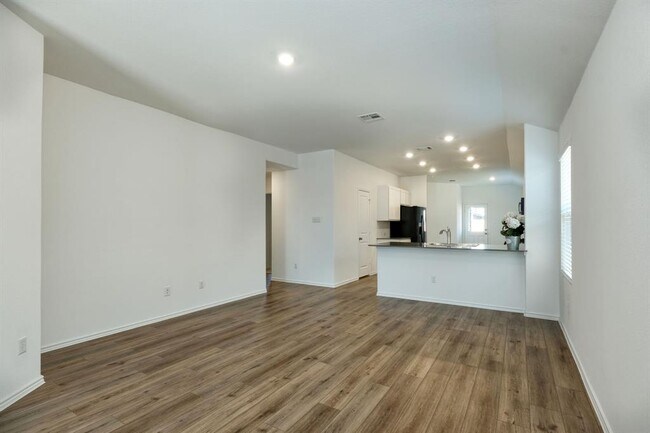 Building Photo - 107 Allegro Dr